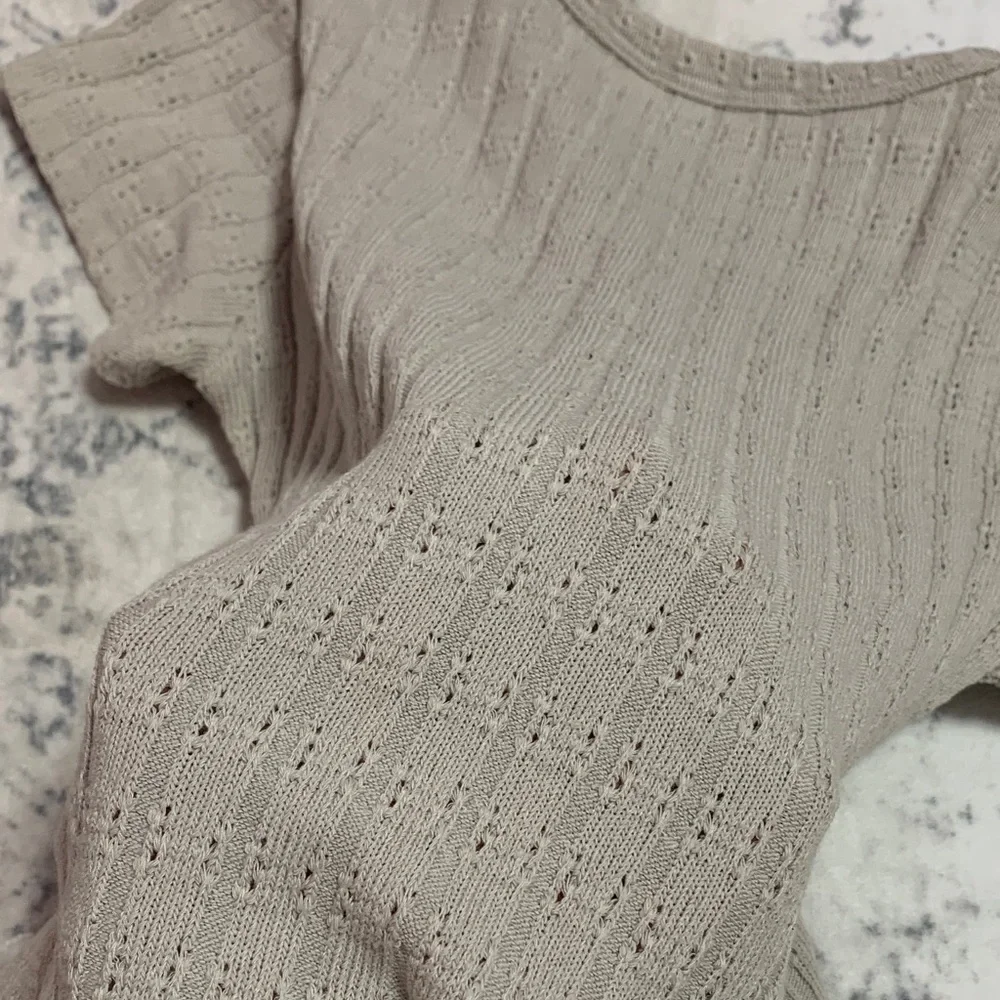 Light Grey Knit Short Sleeve Top - Picture 6 of 6